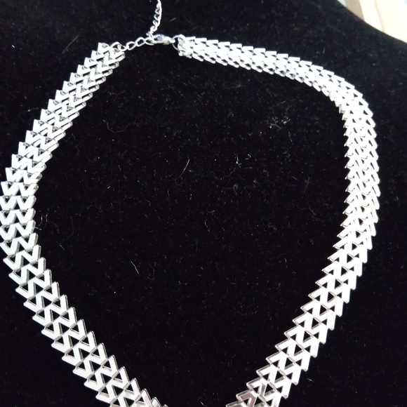 🌈NEW🍀Necklace by Statements📿silver color - Picture 3 of 13